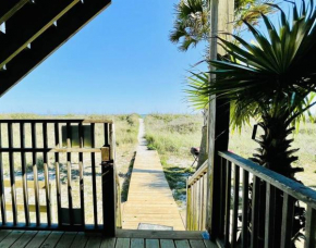 OCEANFRONT HOUSE ON THE SAND 2 Kings 4br 4ba 1st Floor of Triplex SLEEP 12 PGP1
